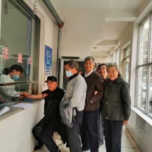 重陽敬老 情暖金秋——集團公司開展敬老助老、關(guān)愛老職工活動
